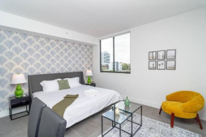 King Bed brand new Oasis minutes to Brickell